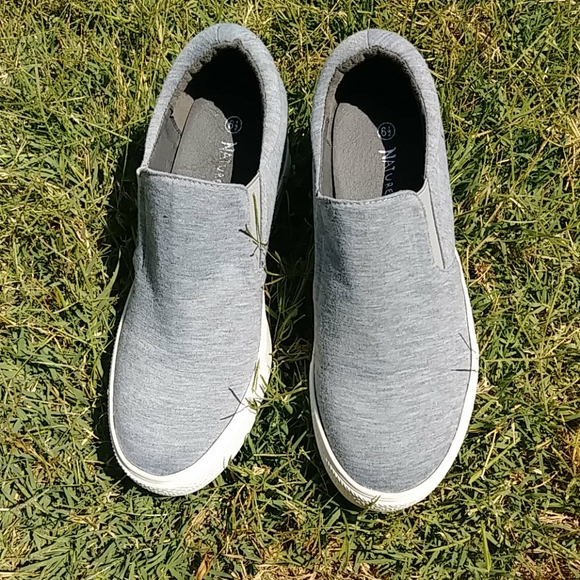 Women's Sneakers w Hidden Wedge - Picture 3 of 10